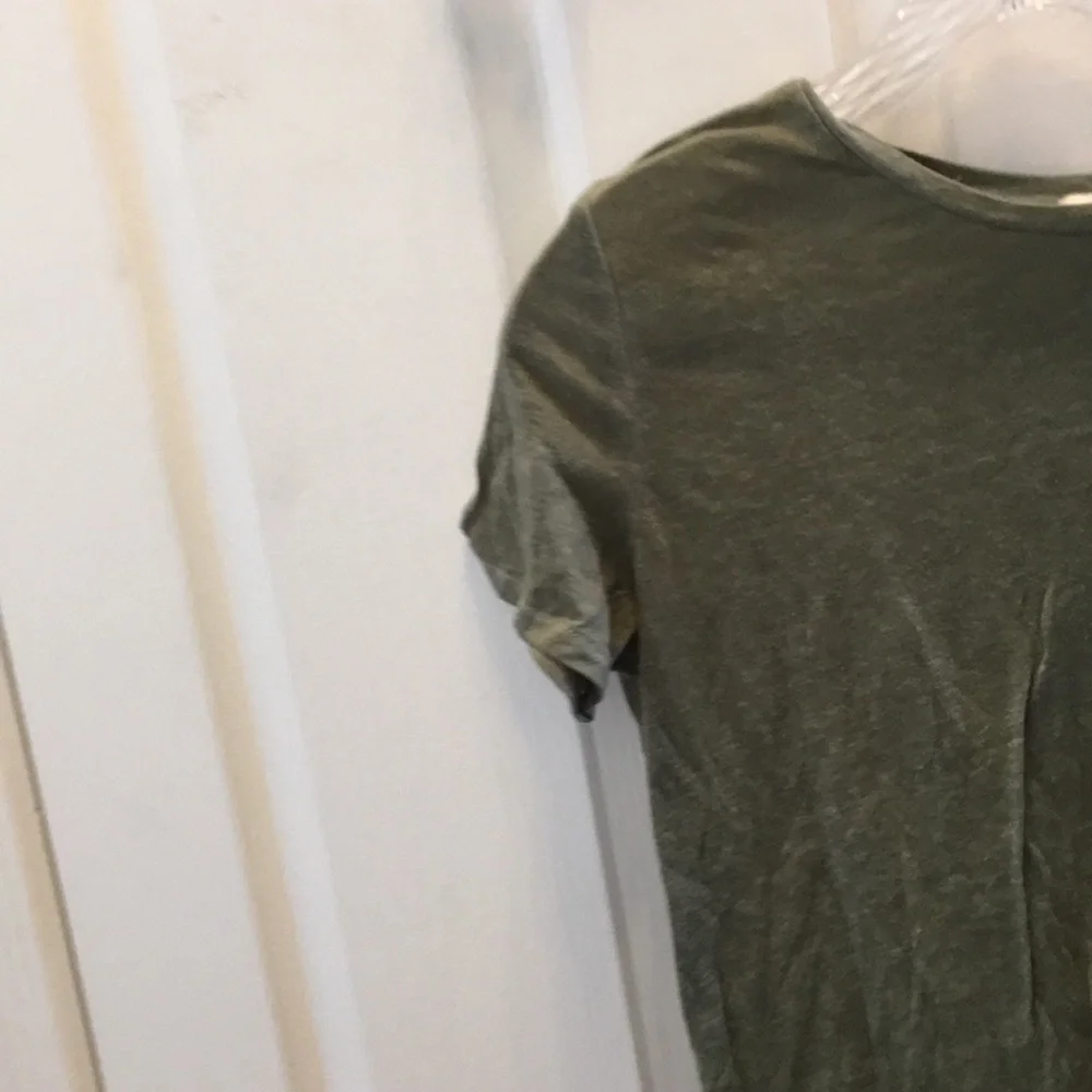 FINAL MARKDOWN Forever 21 tee medium - Picture 2 of 3